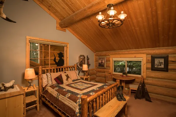 Western Pleasure Guest Ranch Duke Room